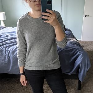 Perfect for fall! Soft grey GAP luxe sweater